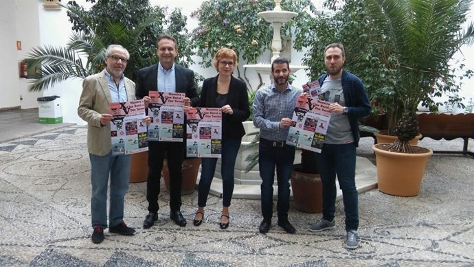 Ruz (centro), durante la presentación de la segunda fase de la muestra