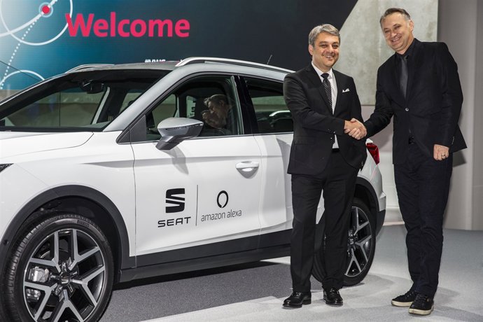 Luca de Meo (Seat) y Ned Curic (Amazon Alexa)