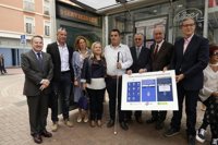 Málaga pone en marcha un sistema pionero de solicitud de parada de autobús para personas con discapacidad visual