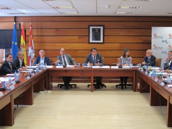 Suárez-Quiñones preside la reunión del Consejo Regional de Transporte