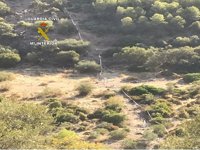 Investigan al dueño de una finca por romper el cercado de la finca contigua para acceder a animales