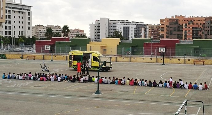 Nota Epes 061: Profesionales Del 061 En Málaga Enseñan Primeros Auxilios A Más D