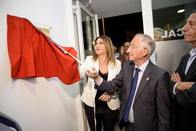Gabriel Amat y la alcaldesa de Benahadux han inaugurado el nuevo edificio.