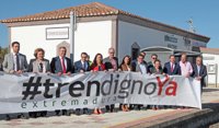 El equipo de gobierno de la Diputación de Badajoz reivindican en San Vicente de Alcántara un tren digno para Extremadura