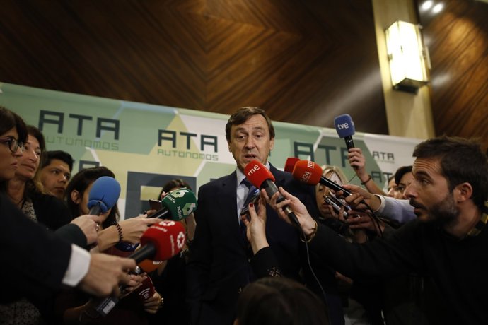 Rafael Hernando a l'acte d'entrega dels XVI Premis Autònoms de l'Any