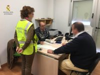 Detenido por ofertar puestos de trabajo inexistentes y crear 114 identidades distintas