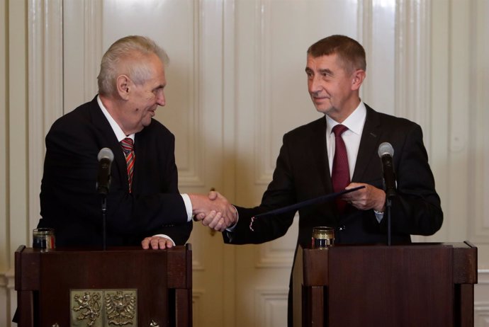 Andrej Babis, líder de ANO y Milos Zeman, presidente de República Checa