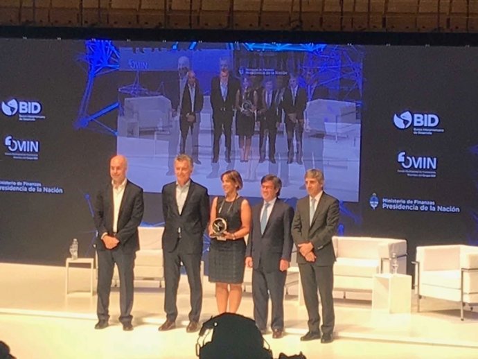 Entrega del premio a la Fundación Microfinanzas BBVA