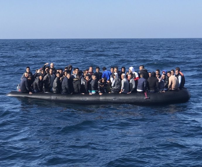 Patera interceptada frente a la costa de Barbate