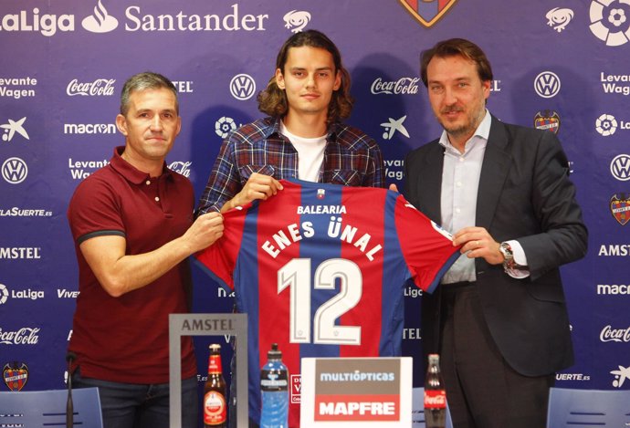 Enes Ünal, presentado con el Levante