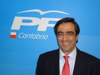 PP acusa a Revilla de tener "abandonada a Torrelavega" mientras va "de paseo a las TV"