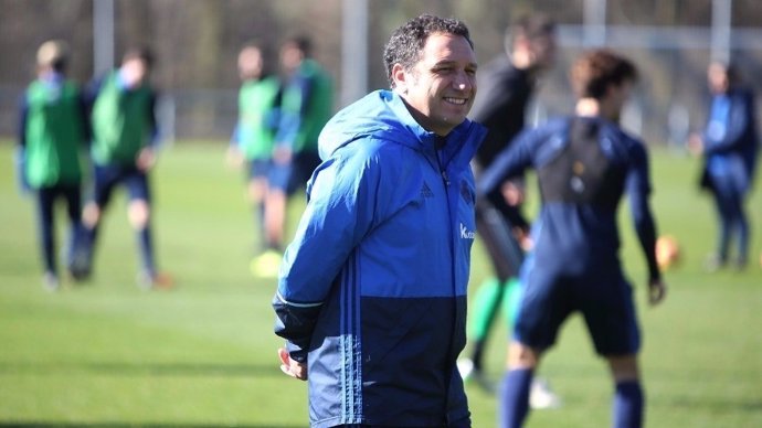 Eusebio Sacristán entrenando a la Real Sociedad