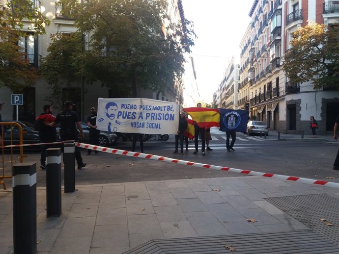 Hogar Social es concentra a prop de la Audiència Nacional
