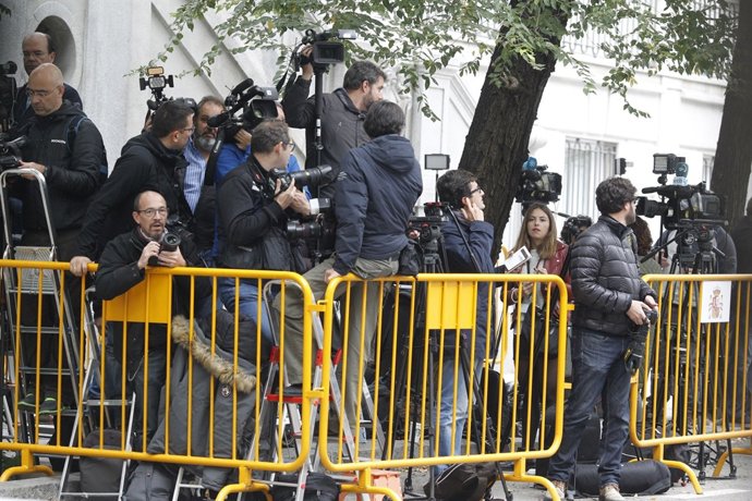 Ambient al Tribunal Suprem a l'espera de l'arribada de Forcadell