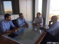 Los alcaldes de Olivares y Sanlúcar se reúnen con la Junta para un carril bici que conecte ambos municipios