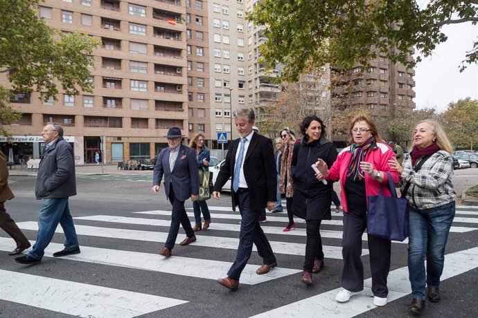 Alcalde, Pedro Santisteve, y la consejera municipal, Elena Giner, en Universidad