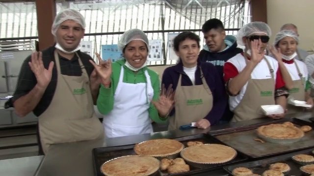 Jóvenes peruanos en programa de la Fundación Once