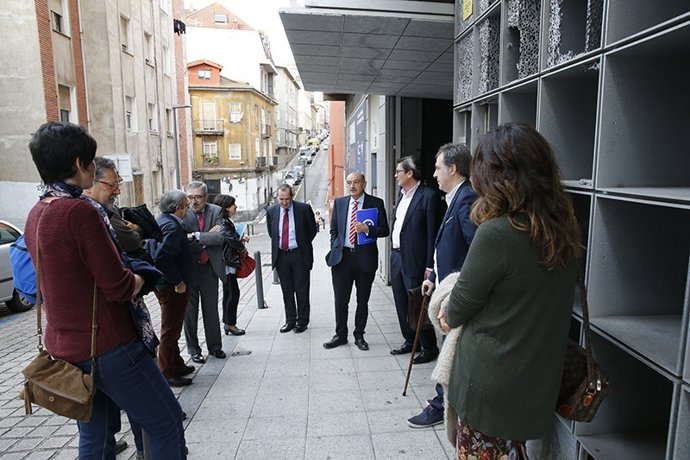 Mazón a su llegada al local del Colegio