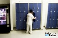 Descubierta una empleada de la limpieza como la autora del robo en taquillas del polideportivo de Son Moix