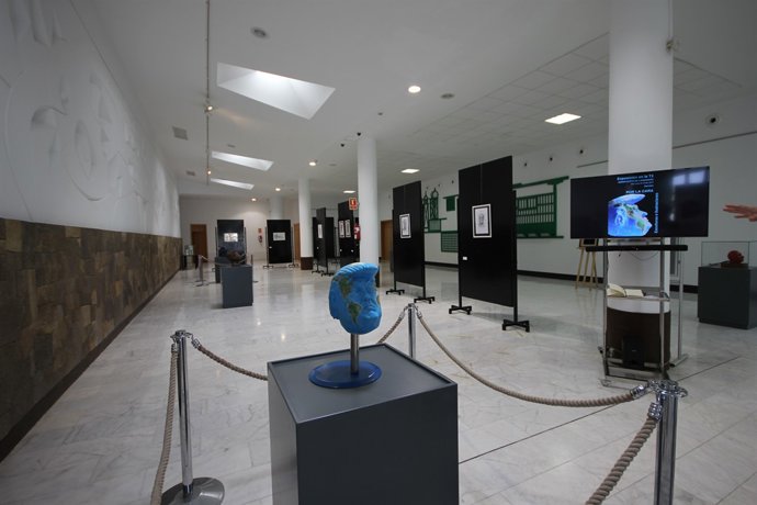 Exposición en el aeropuerto de Lanzarote