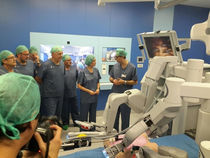 El Hospital General realiza la primera operación con cirugía robótica