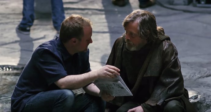Mark Hamill y Rian Johnson en el rodaje de Star Wars: The Last Jedi