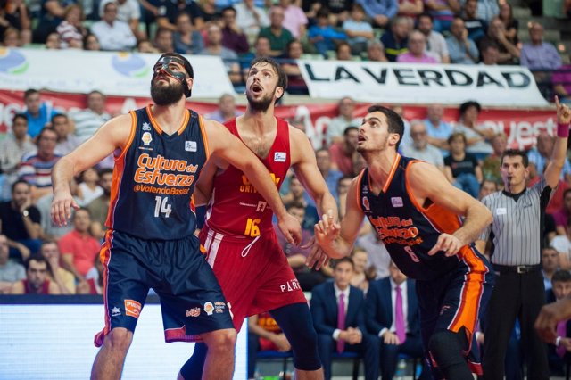 Marcos Delía (UCAM Murcia CB) Bojan Dubljevic (Valencia Basket Club)