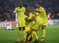 El Villarreal vence con suspense al Slavia para ser más líder de grupo