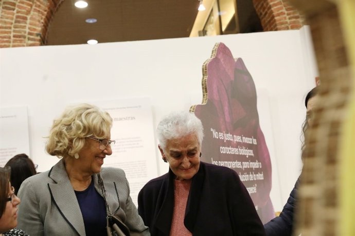 Carmena en el homenaje a las maestas de la II República