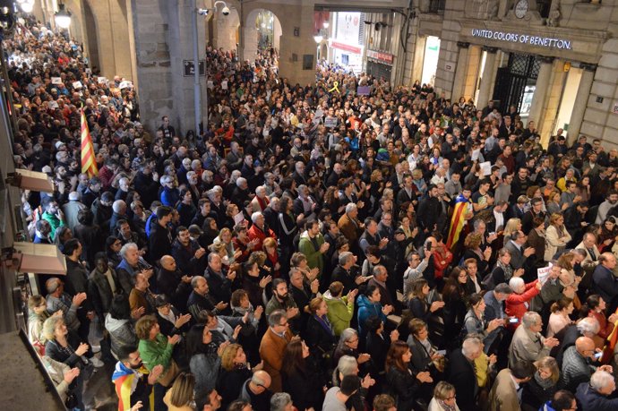 Concentración en Lleida en defensa de la libertad de los exconsellers