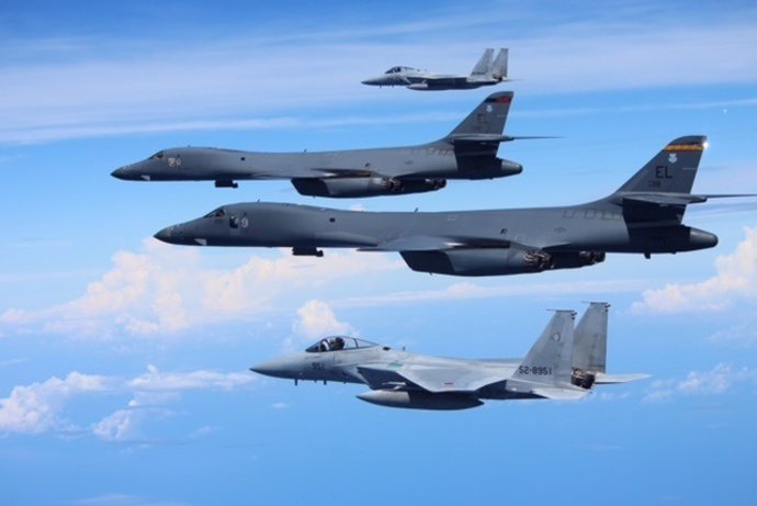 Bombaderos estadounidenses y japoneses en el Sureste Asiático