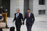 Arcópoli denuncia en la Fiscalía que el exconsejero catalán Santiago Vila fue increpado ayer al grito de "maricón"