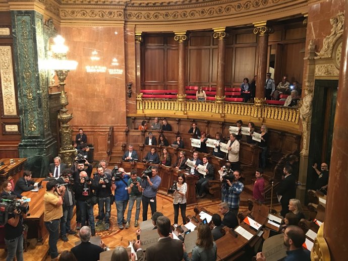 Ple extraordinari de Barcelona per la presó de part del Govern revocat