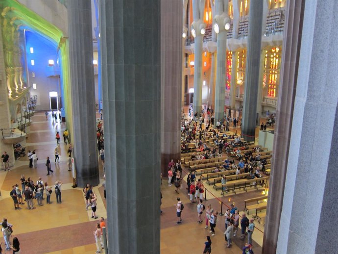 Interior de la basílica de la Sagrada Familia 