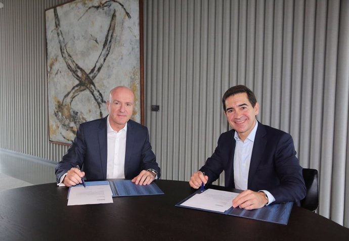 Firma del acuerdo entre BBVA y Telefónica