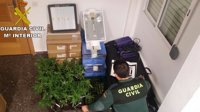 Intervenidos 20 kilos y 120 plantas de marihuana en dos vehículos que circulaban por la AP7 en Sagunto