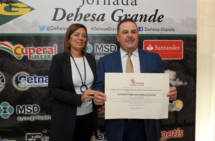 Marcos entrega el reconocimiento a Dehesa Grande