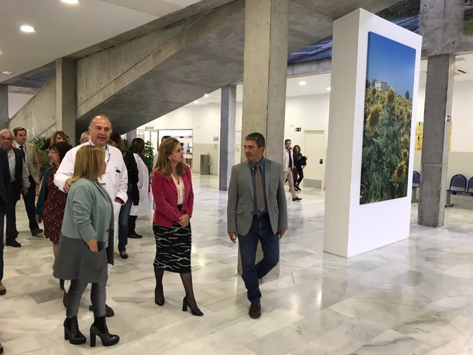 Marina Álvarez inaugurando un centro de salud en Jerez