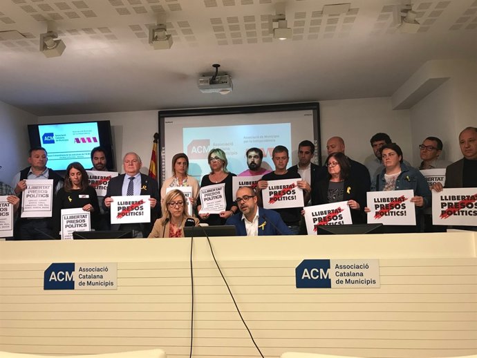 N.Lloveras (AMI) i M.Buch (ACM) amb alcaldes