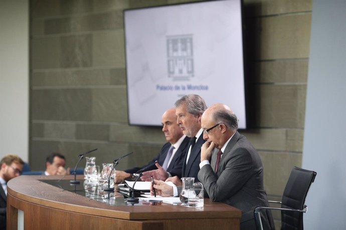 Rueda de prensa de Iñigo Méndez de Vigo, Luis de Guindos y Montoro