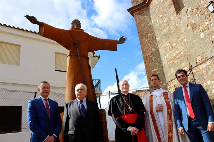 El cardenal Fray Carlos Amigo Vallejo visita Cortegana.