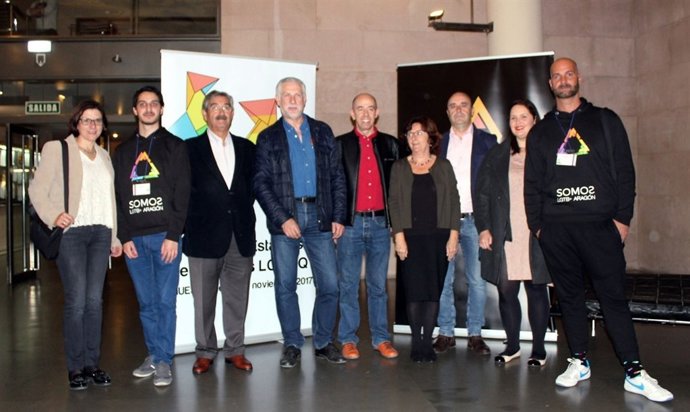 Broto junto a los organizadores de los encuentros y otras autoridades.