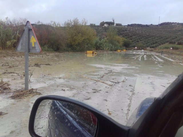 Carretera inundada en la provincia de Cádiz