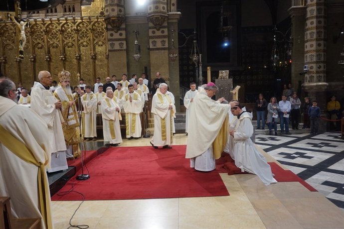 Ordenacions de tres preveres i dos diáconos a Montserrat