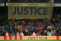 El Camp Nou pide "justicia" y "libertad" para el Govern cesado