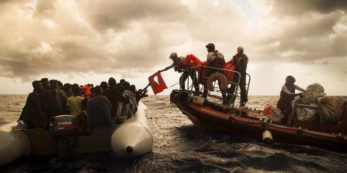 Rescate inmigrantes en mediterráneo noviembre 2017