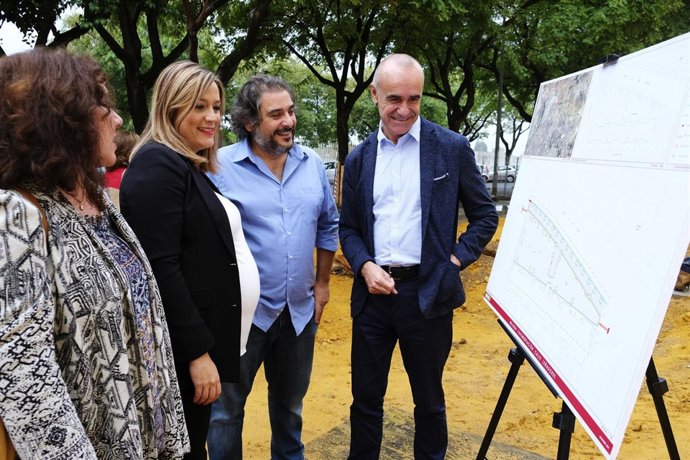 El Ayuntamiento de Sevilla reurbaniza la calle Leñadores en Pino Montano