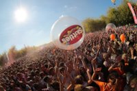 Unos 8.000 corredores participan en la cuarta edición de 'The Color Run By Skittles Sevilla'