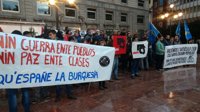 Más de un centenar de personas se concentra en Oviedo "para no ir hacia una dictadura"