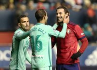Granada aprovecha tropiezos para ponerse líder tras empatar ante Osasuna
